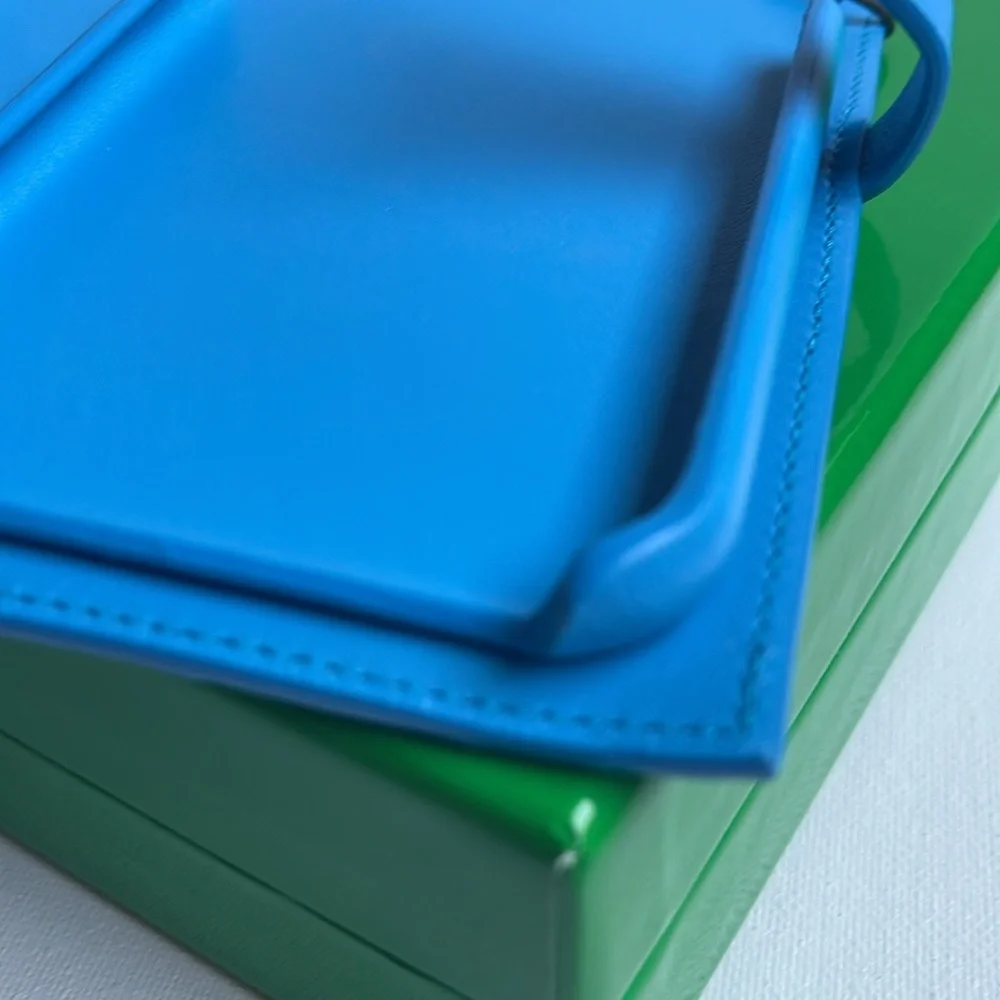 NWT BOTTEGA VENETA WOVEN LEATHER BLUE iPHONE 11 CASE WALLET WITH BOX AND BAG - Picture 11 of 16